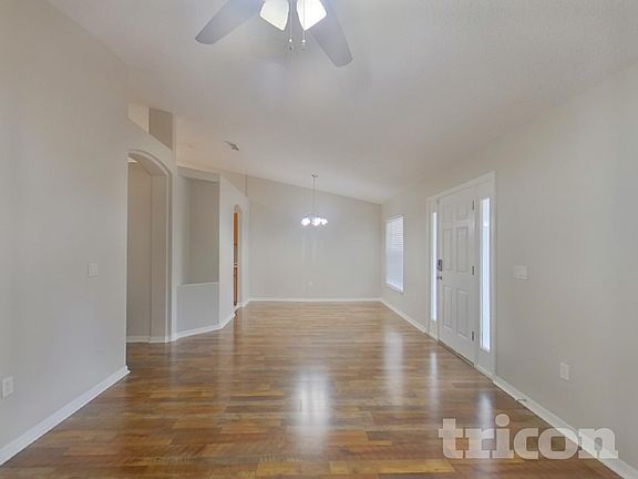 4th image of 609 White Oak Way