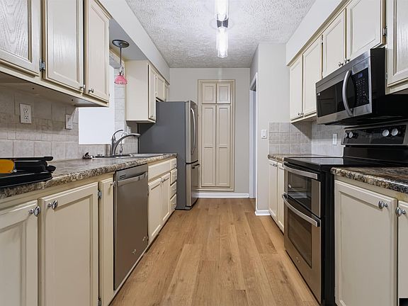 5th image of 536 S 85th St