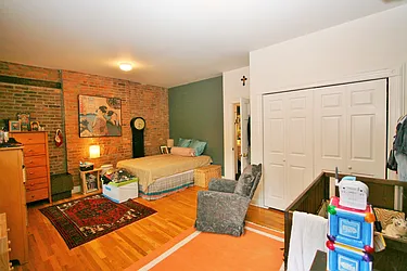 Rented by R New York