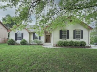 917 SE 11th St, Lees Summit, MO 64081