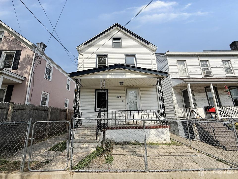 1st image of 493 Miller St