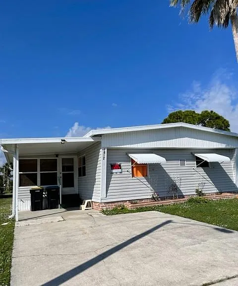 1812 Seagrape St NE — Photo 8