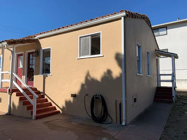 560 Jefferson St — Photo 17