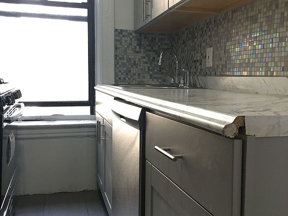 3rd image of 4 W 105th St APT 4A