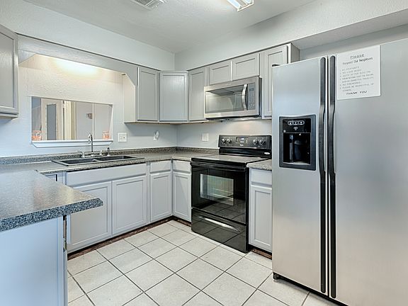 4th image of 207 Ann Cir Unit 4