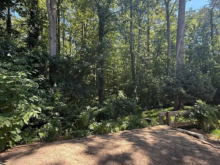 282 Albert Ct — Photo 21