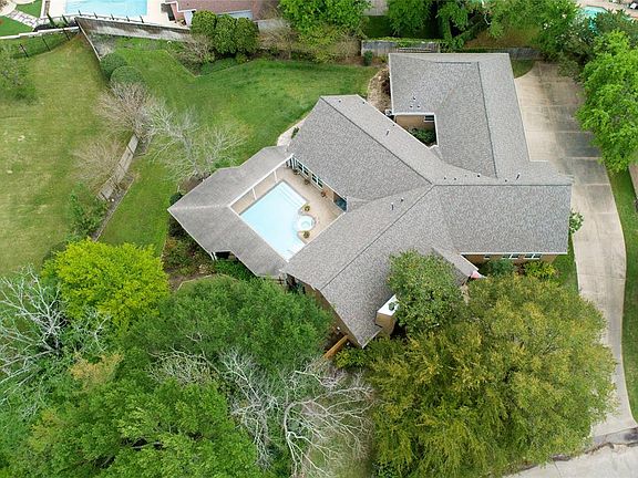 2nd image of 711 Plainwood Dr