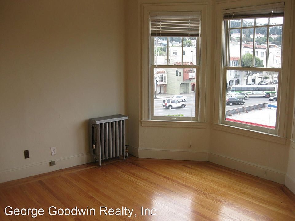 2nd image of 3130 Broderick St #302