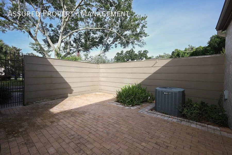 Building Photo - 301 Dryberry Way