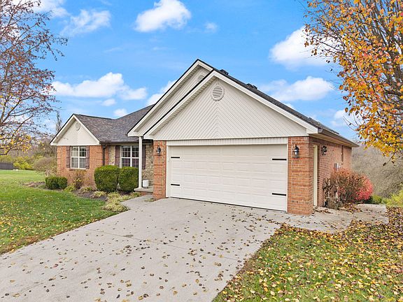 3rd image of 637 Autumn Wood Dr