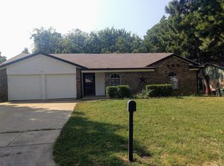 1906 Longmeadow Dr, Arlington, TX 76015