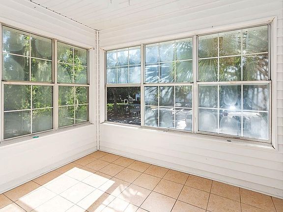 4th image of 202 W Island Square Dr