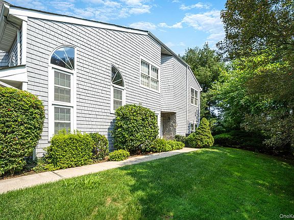 3rd image of 188 Lakebridge Drive N