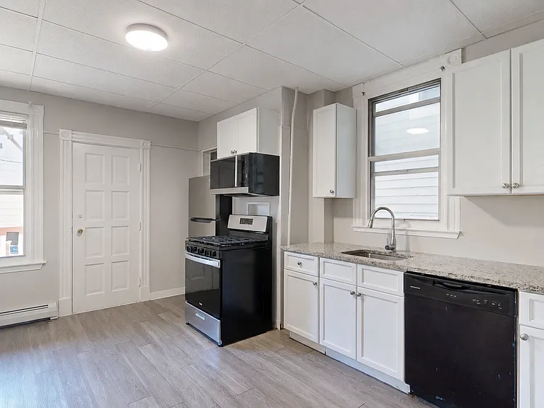 346 Chelsea St #1 — Photo 7