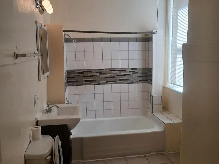 1409 E 68th St #1E — Photo 14