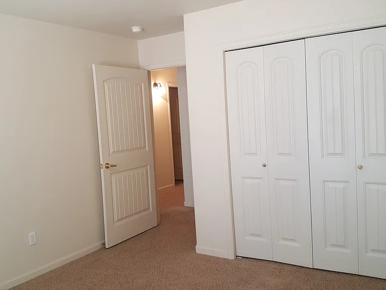 925 Meadows Ave #A — Photo 12