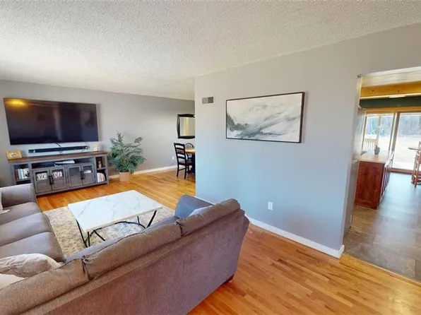 15683 Gilman Rd, Leavenworth, KS 66048