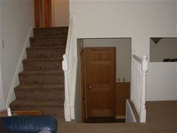 3rd image of 33 Leffingwell Dr