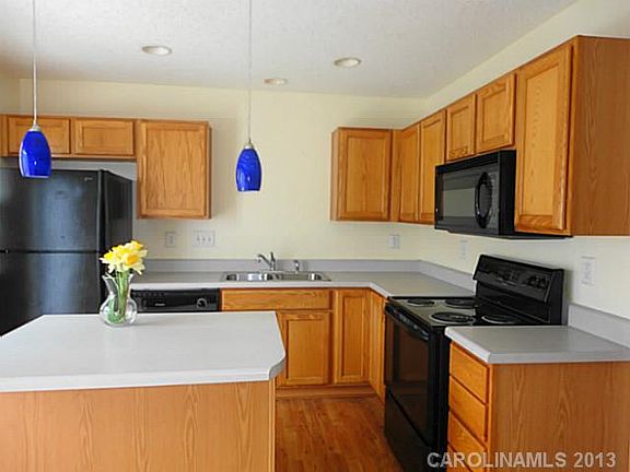 3rd image of 7132 Bidford Ct #7132