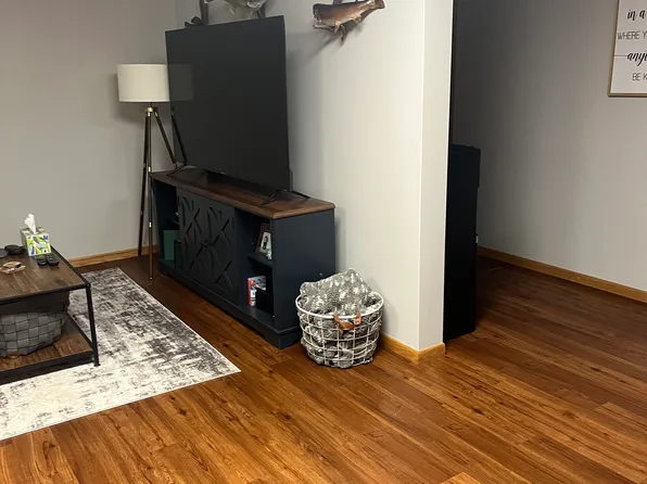 424 Roosevelt St APT 1, Coleraine, MN 55722