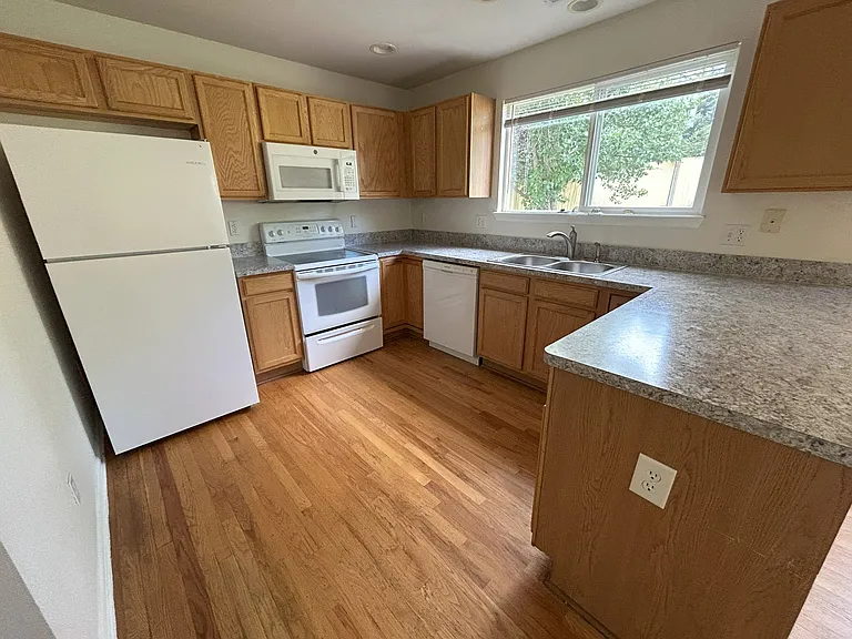 1436 Begonia Way — Photo 5