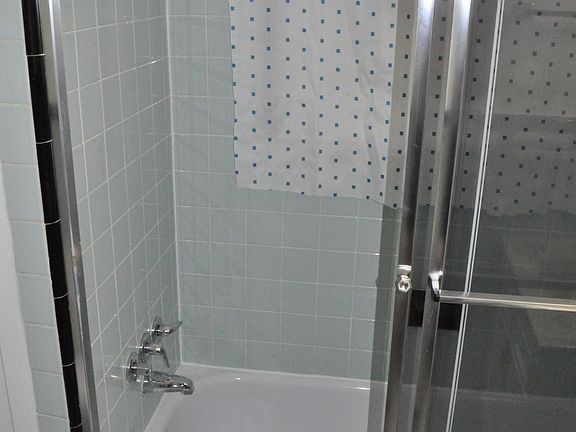1st bathroom shower/bathtub