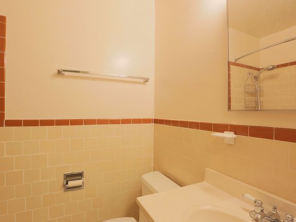 5th image of 170 Wood St APT 2