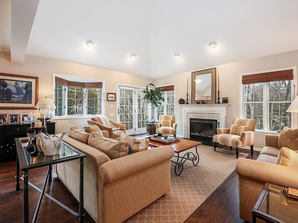 1st image of 32 Brook Hills Cir