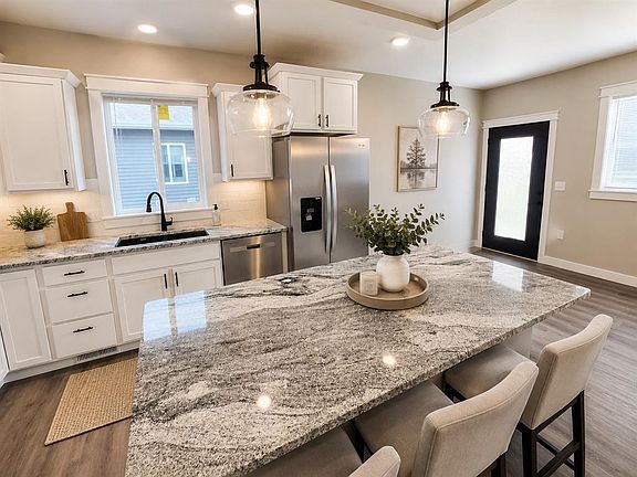 4th image of 724 Sequoia Drive