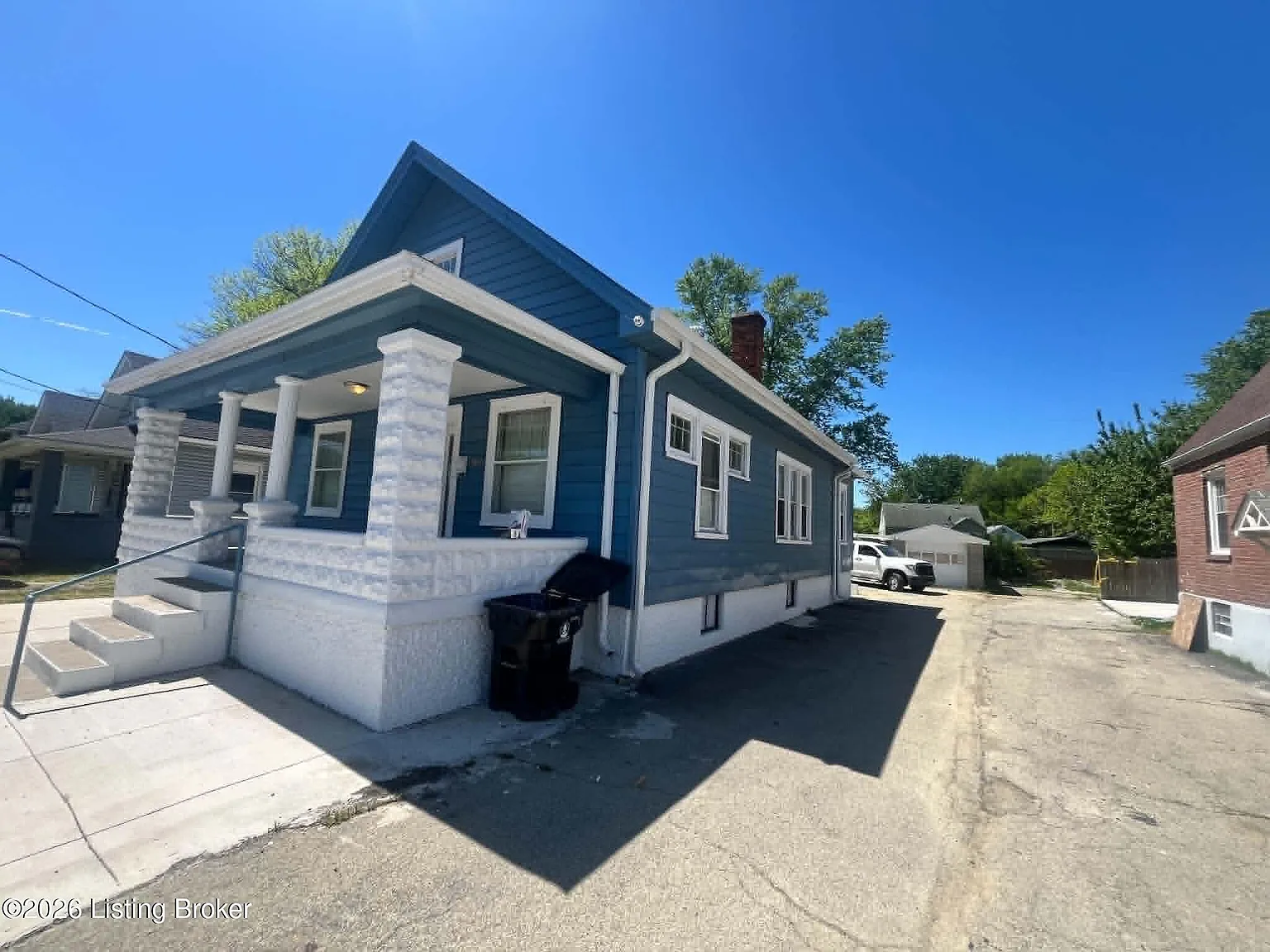 4 bed, 2.0 bath, 1612 sqft, $3,000 — Photo 2