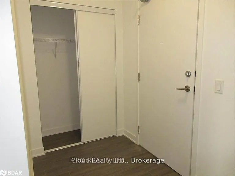 681 Yonge St #103 — Photo 2
