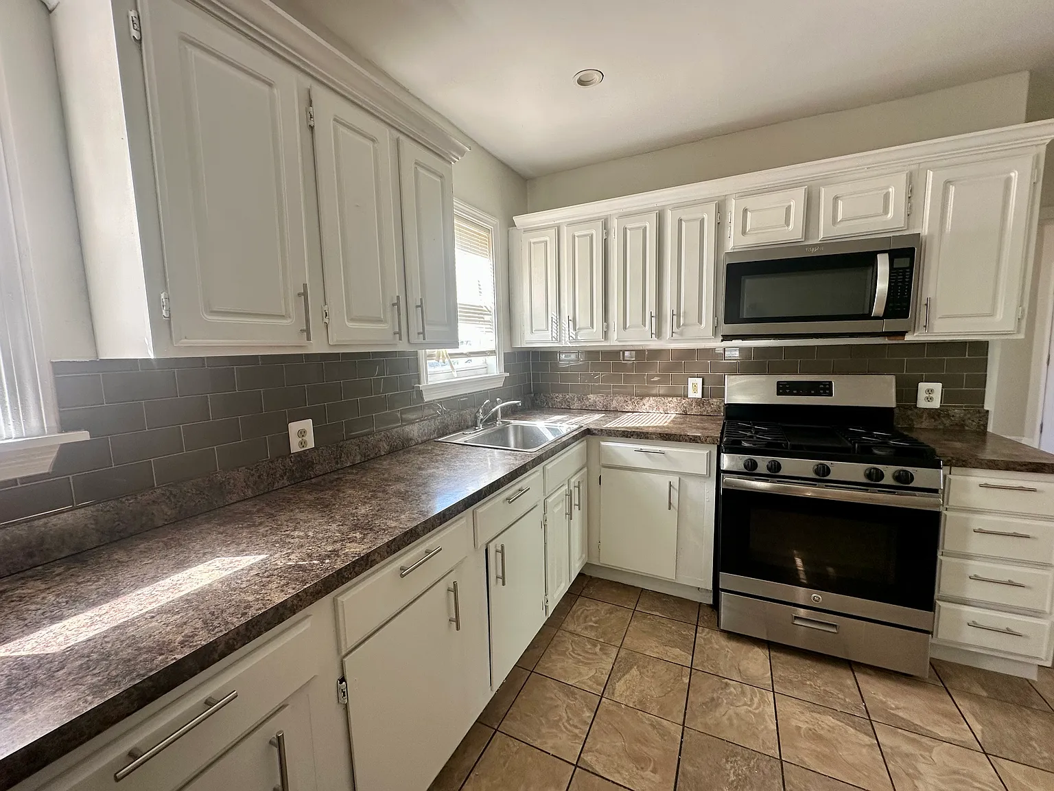 1 bed, 837 sqft, $1,650 — Photo 1