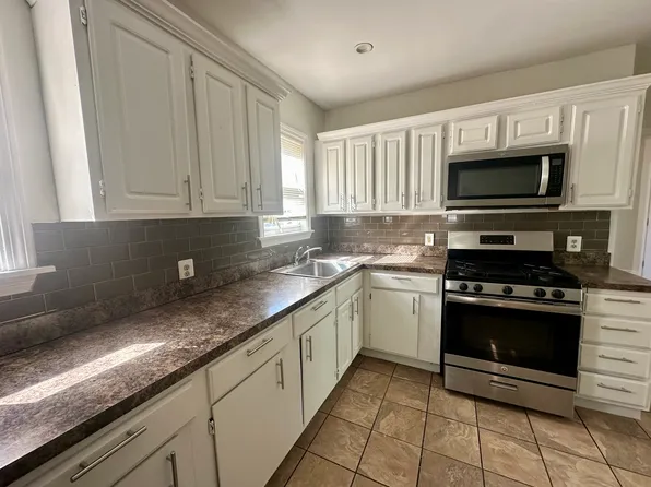 32 Gilmore St #101, Providence, RI 02907