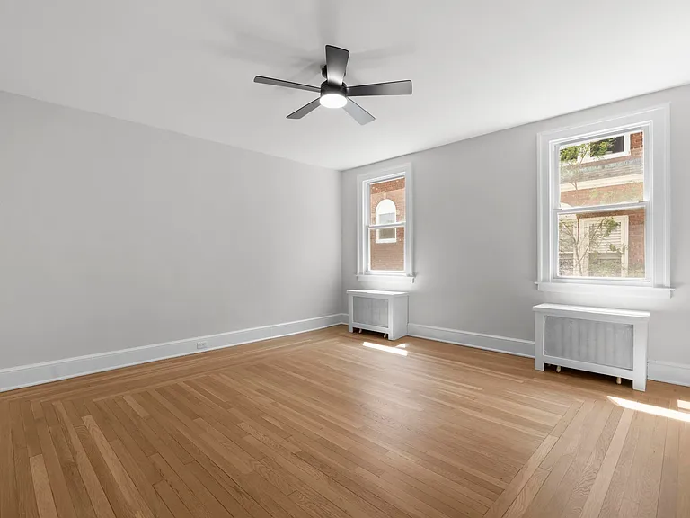 1070 Whitney Ave #1 — Photo 17