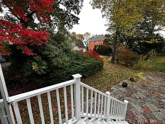 2nd image of 6 Highland Pl