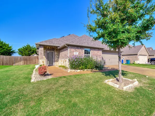 1530 Woodlake Dr, Waxahachie, TX 75165