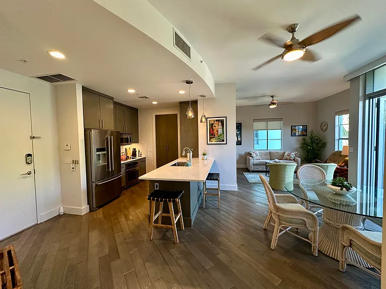 365 SE 6th Ave #203 — Photo 8