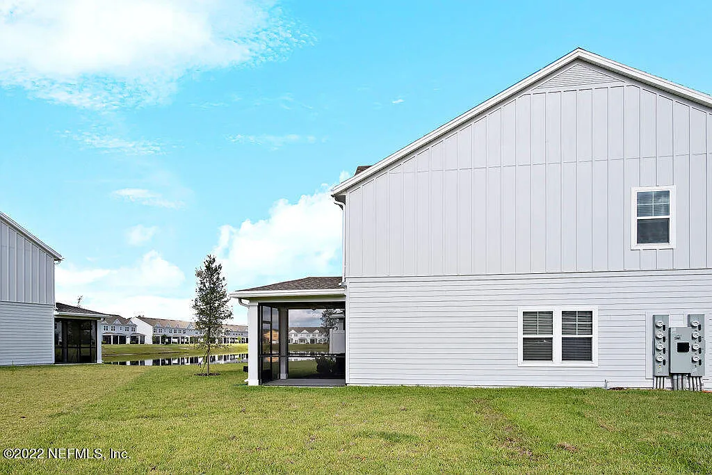 3 bed, 2.5 bath, 1700 sqft, $2,400 — Photo 3
