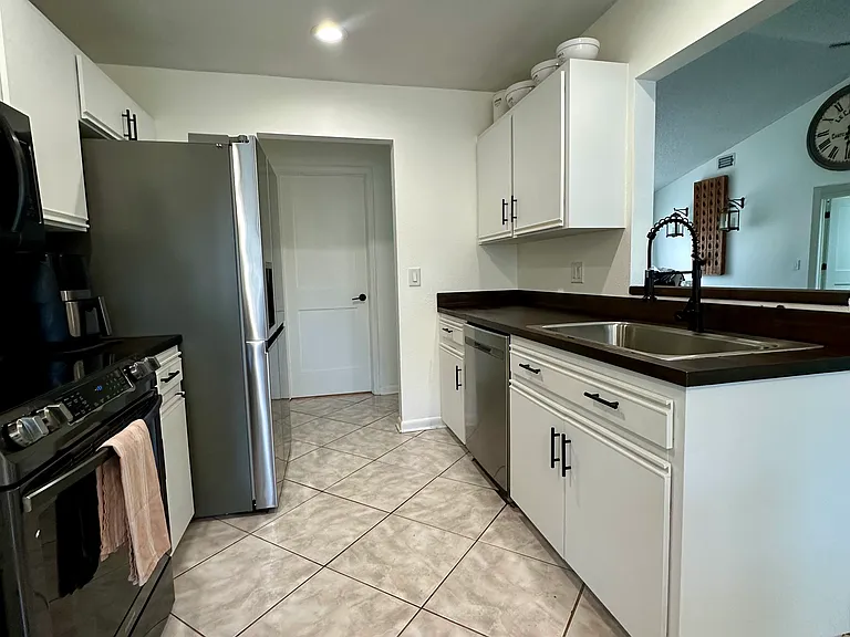 1041 Sawyers Ct — Photo 17