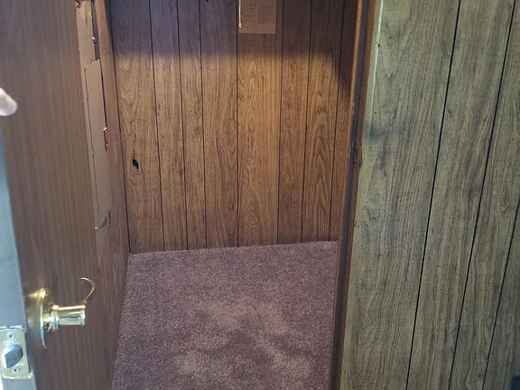 Master bedroom walkin closet