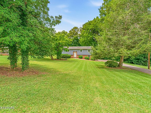 3rd image of 8301 Hunterhill Dr