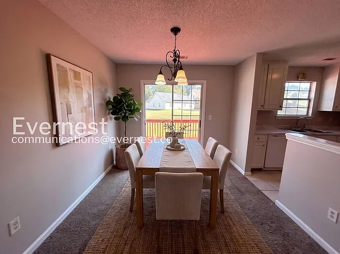 3 bed, 2.0 bath, 1458 sqft, $1,795 — Photo 3
