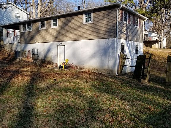 2nd image of 1613 Wallace St