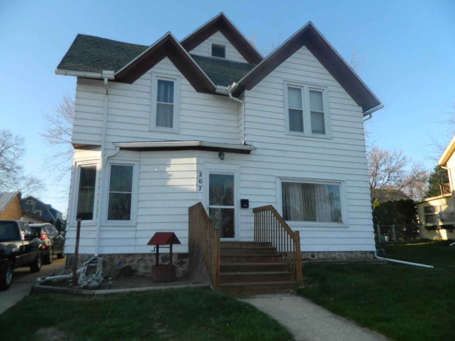 207 N 3rd St photo 1