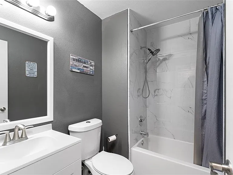2304 Fletchers Point Cir — Photo 25