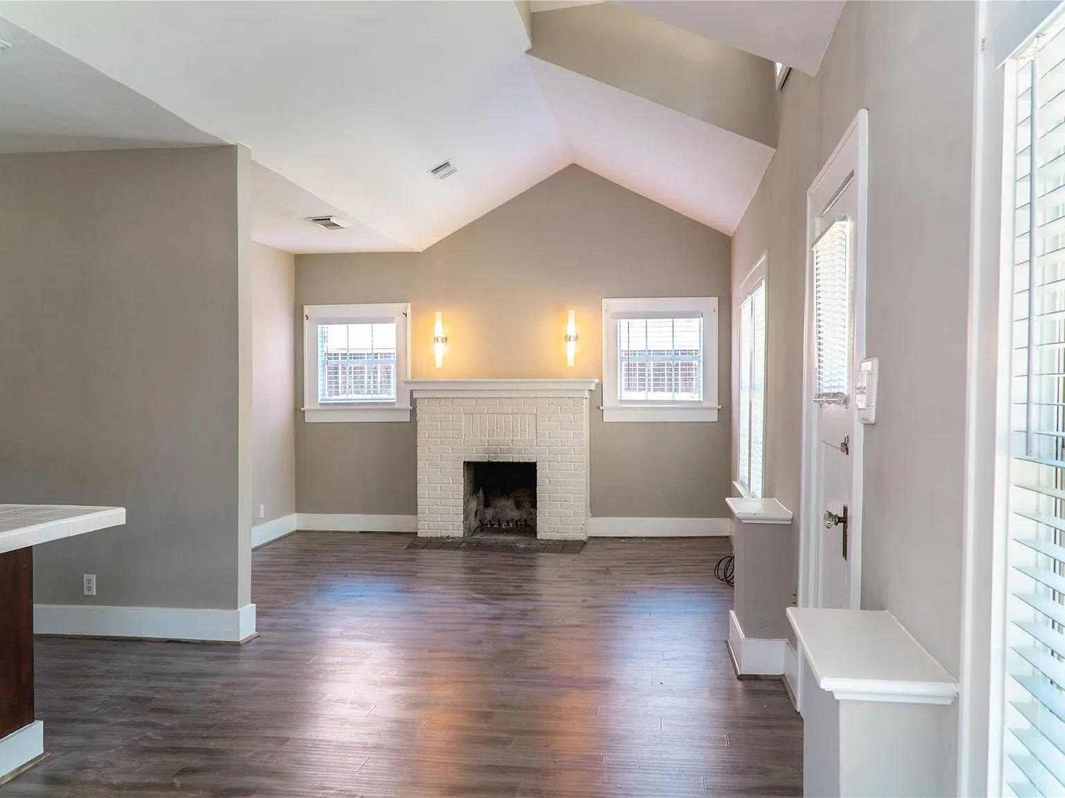 2 bed, 2.0 bath, 1100 sqft, $2,600 — Photo 4