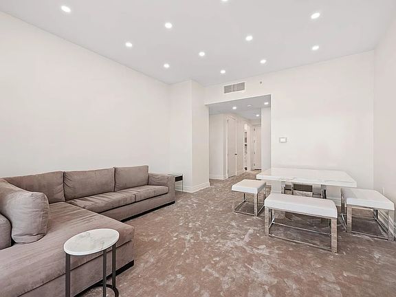 4th image of 25 Columbus Cir #69F