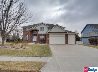 809 Graham Dr, Papillion, NE 68046