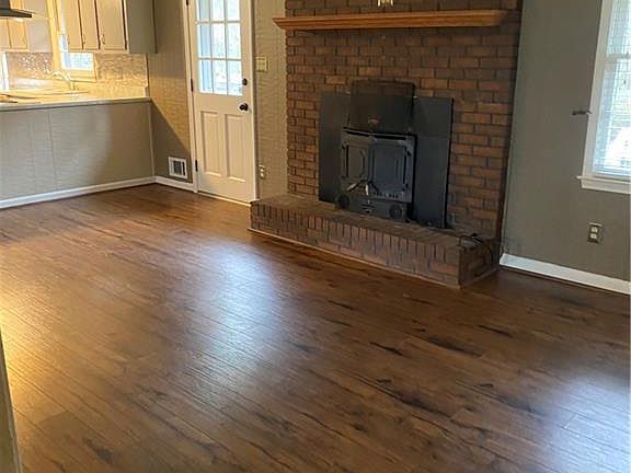 3rd image of 3072 Skyland Dr