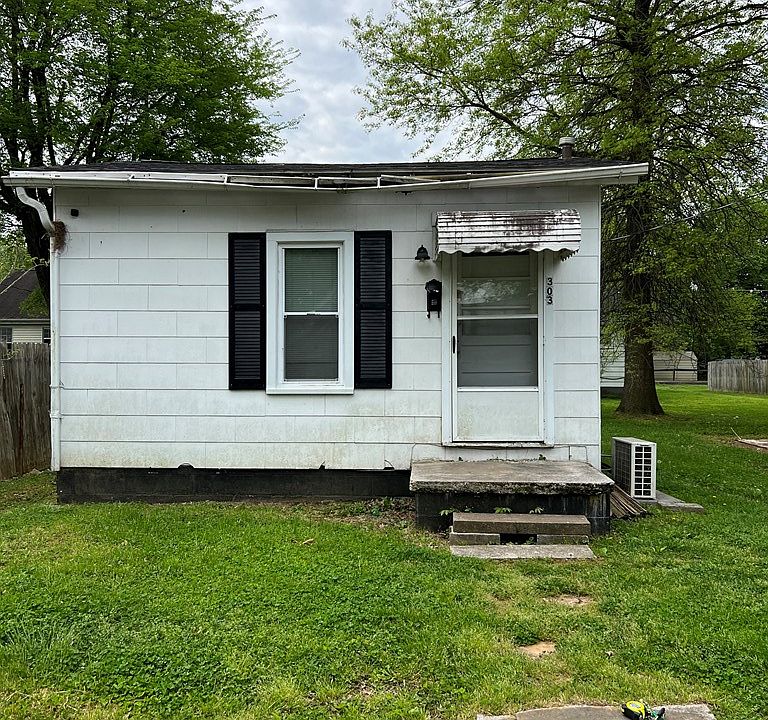 2nd image of 302 E 23rd St